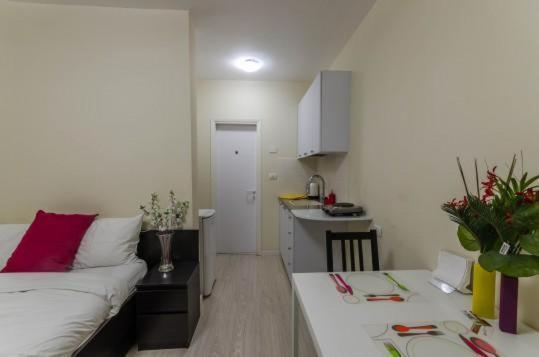 Zimmer Ba'Ir Kfar Saba Exterior foto