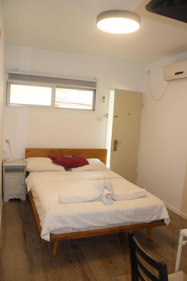Zimmer Ba'Ir Kfar Saba Exterior foto
