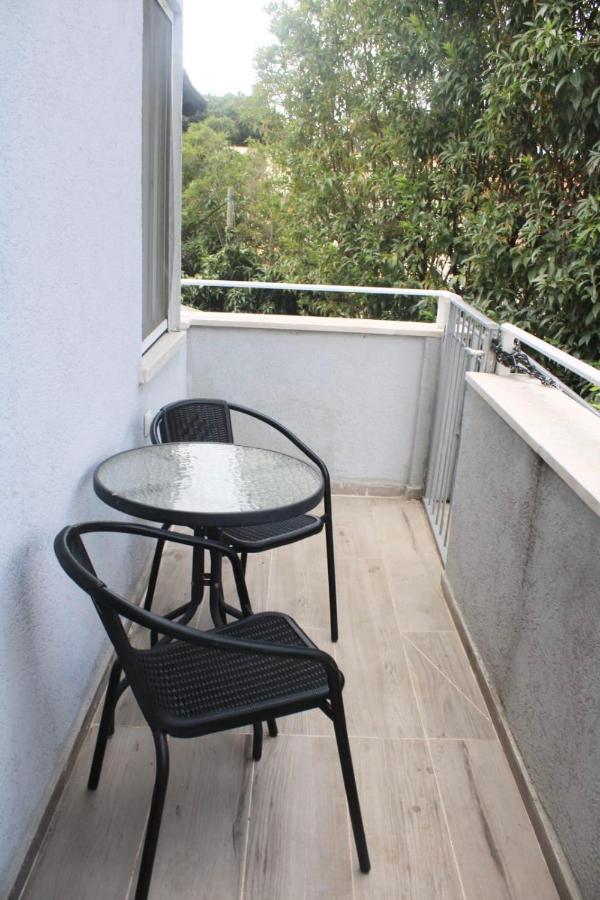 Zimmer Ba'Ir Kfar Saba Exterior foto