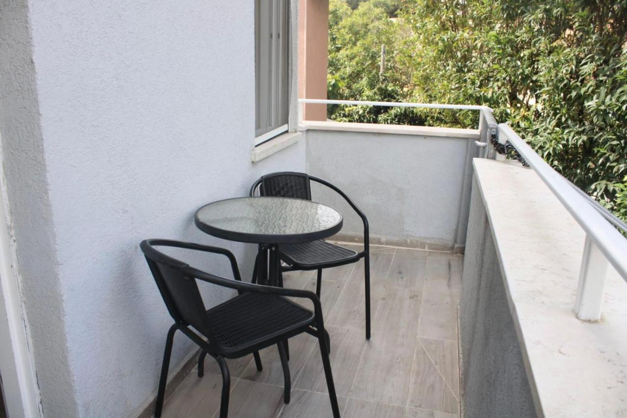 Zimmer Ba'Ir Kfar Saba Exterior foto
