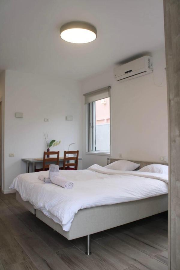 Zimmer Ba'Ir Kfar Saba Exterior foto