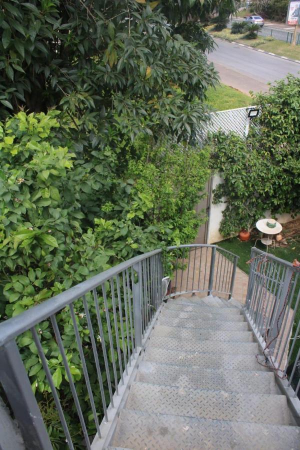Zimmer Ba'Ir Kfar Saba Exterior foto