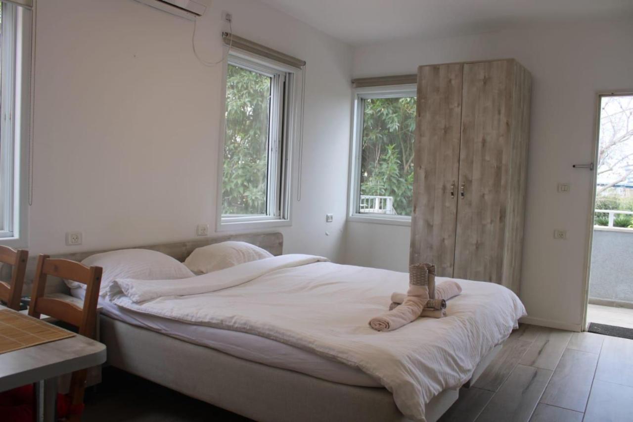 Zimmer Ba'Ir Kfar Saba Exterior foto